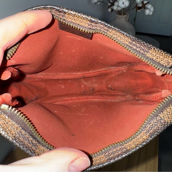 ✅AUTHENTIC✅LOUIS VUITTON TRUTH EBENE POUCH - Picture 10 of 15